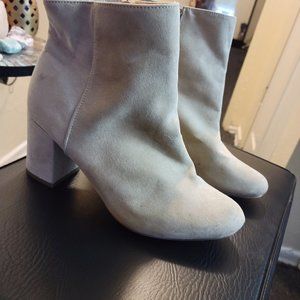 JustFab Faux Suede Khaki Tan Bootie Boots Heels Sz 9 W